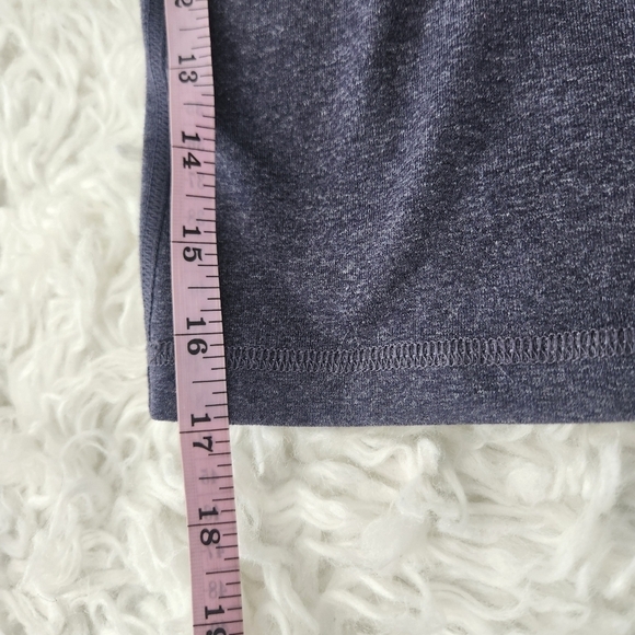 Lululemon Crop Leggings. Size 4. Good preowned condition. - Picture 6 of 7